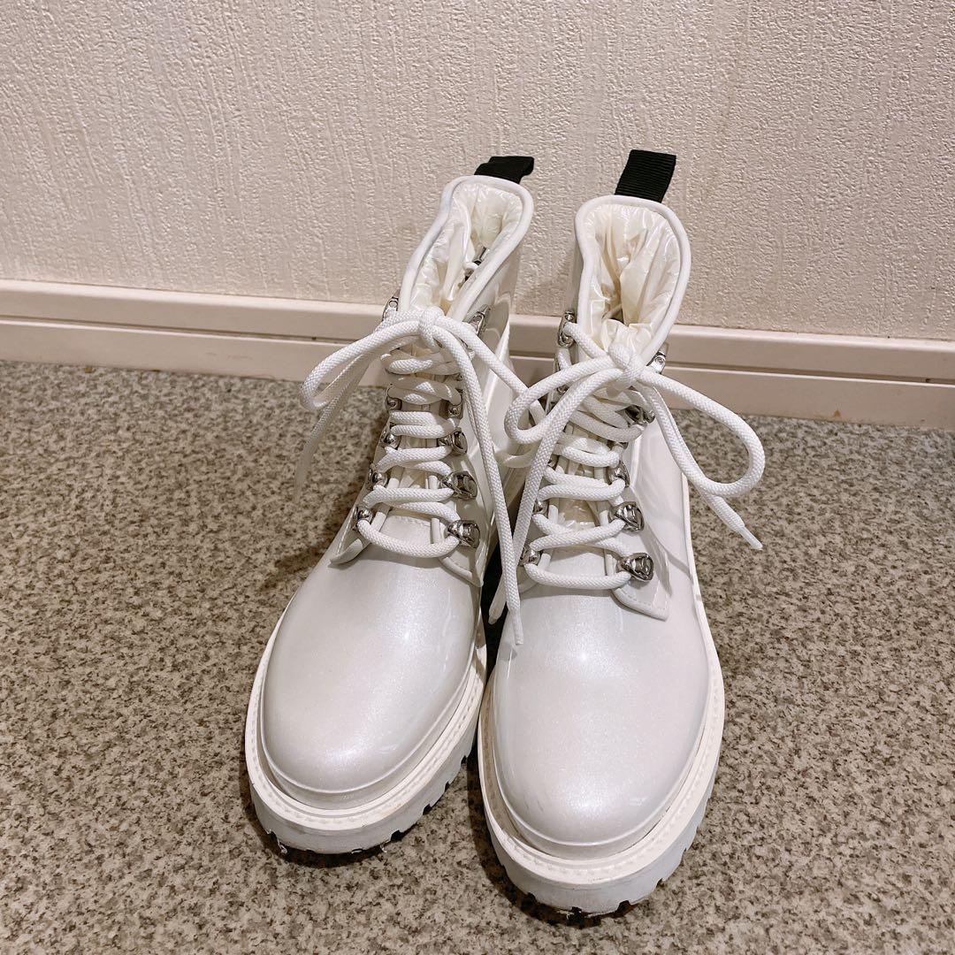 【最終値下げ】【数回のみ】MONCLER ブーツ 白