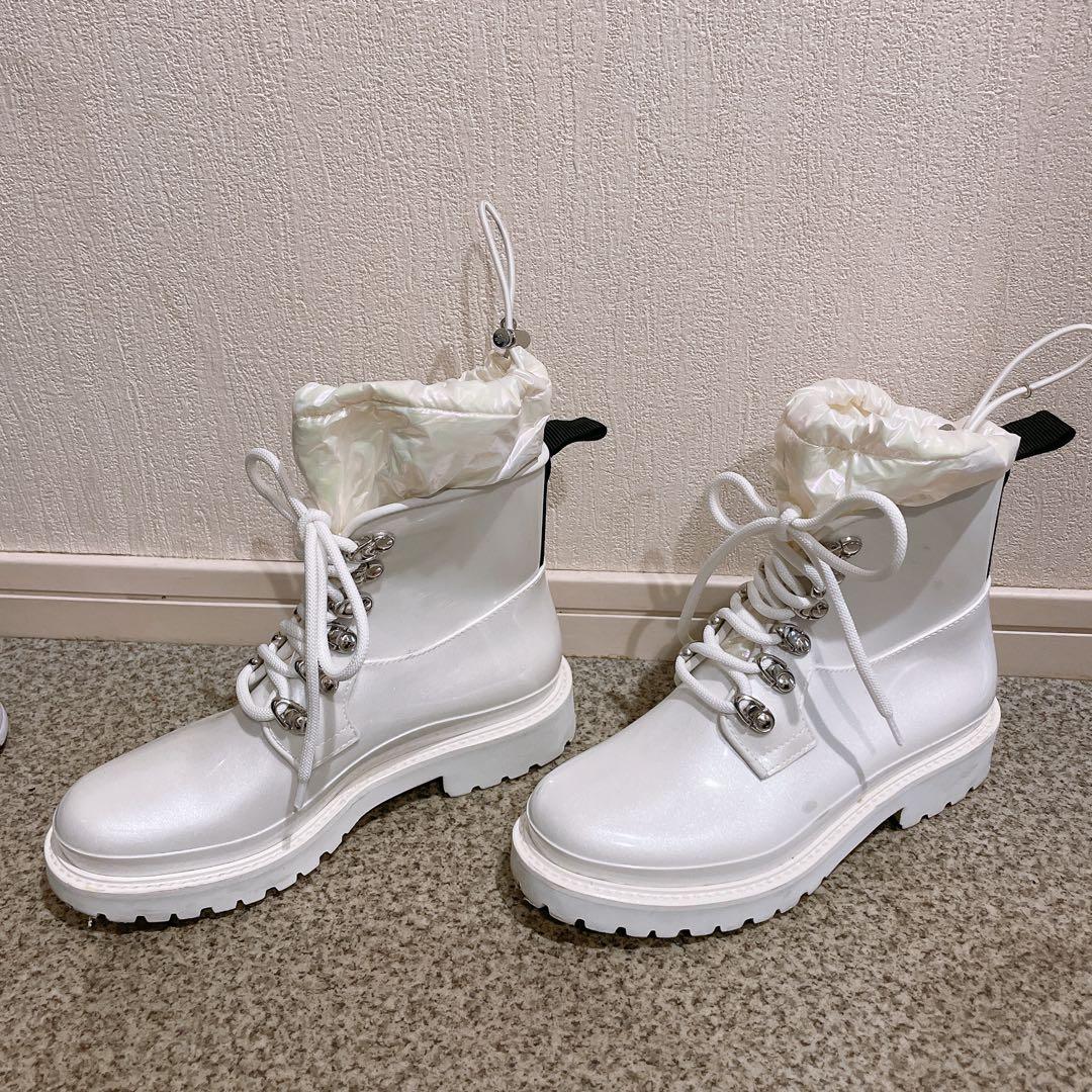 【最終値下げ】【数回のみ】MONCLER ブーツ 白