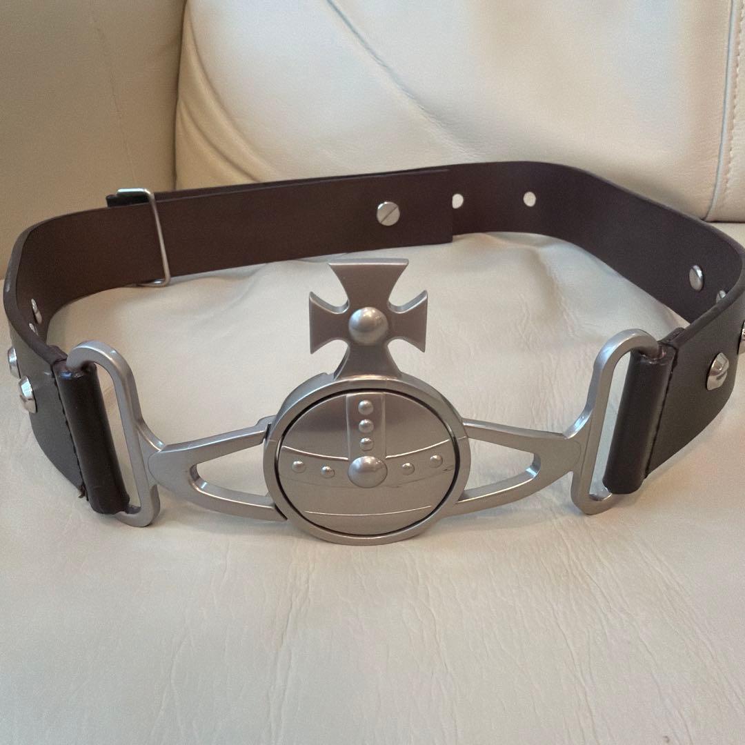 【Vivienne Westwood】シルバー盾型バックルの茶色ベルト