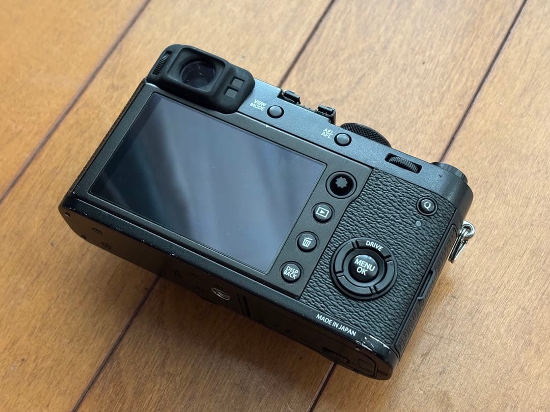 FUJIFILM X100F ブラック　(訳アリ)