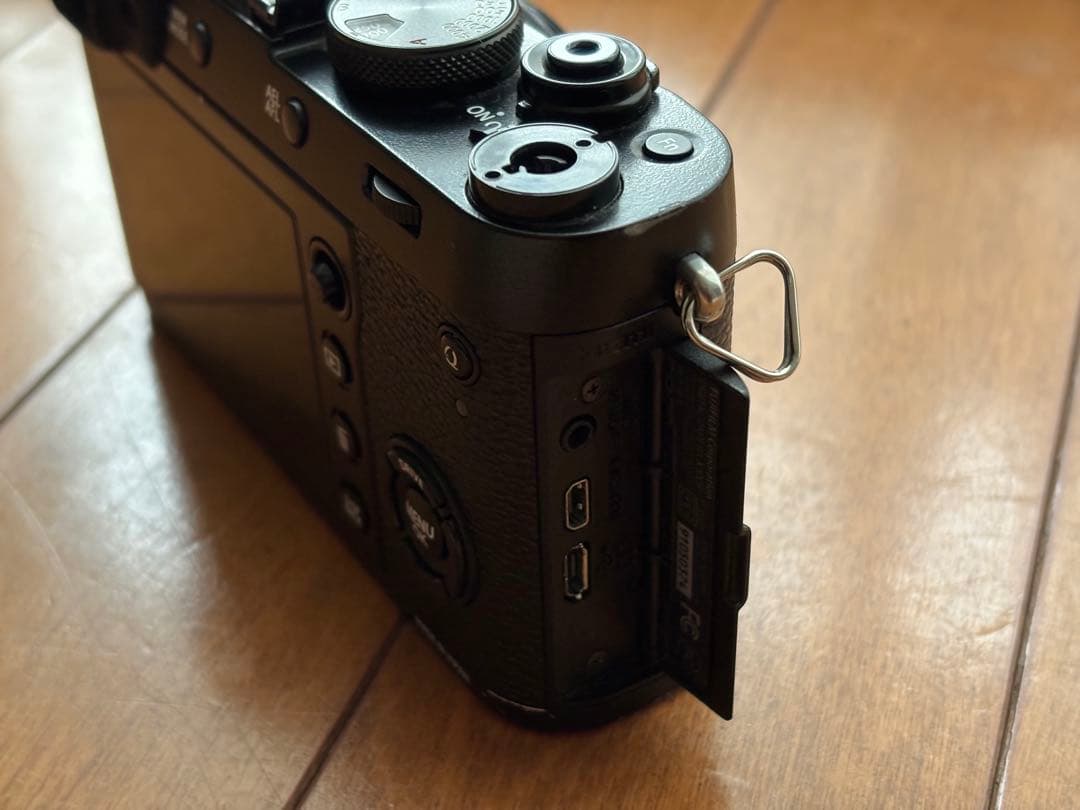 FUJIFILM X100F ブラック　(訳アリ)