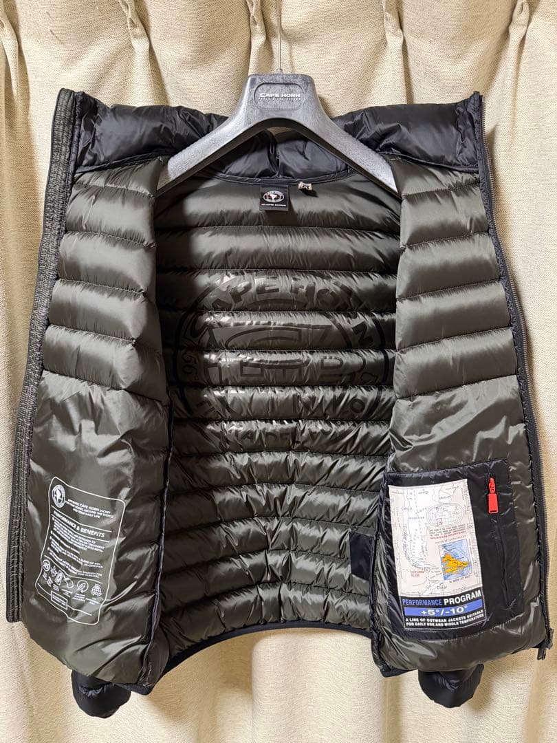 値下げほぼ未使用品Cape Horn ブラック ダウンジャケット