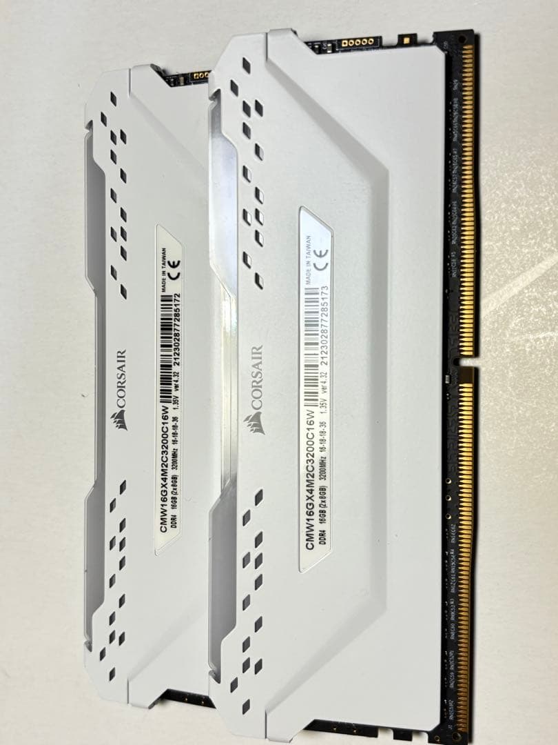 メモリー Corsair DDR43200MHz CMW16GX4M2E3200C16W