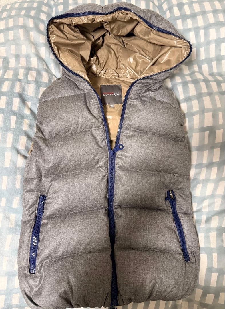 DUVETICA グレー ダウンベスト フード付き　サイズ40