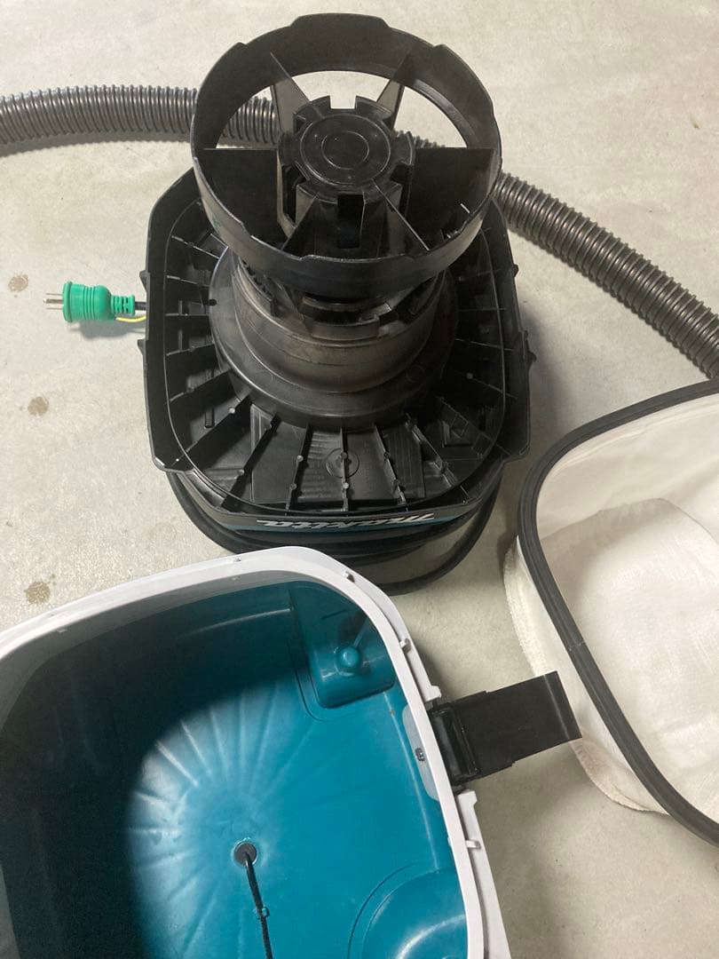 Makita業務用乾湿両用集塵機483