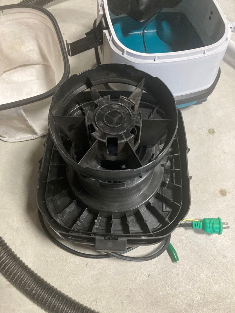 Makita業務用乾湿両用集塵機483