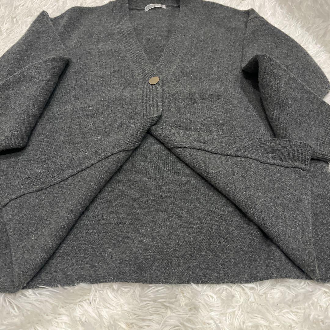お値引き❣️美品✨conte vネックカーディガン　ニット　　メタルボタン　グレー