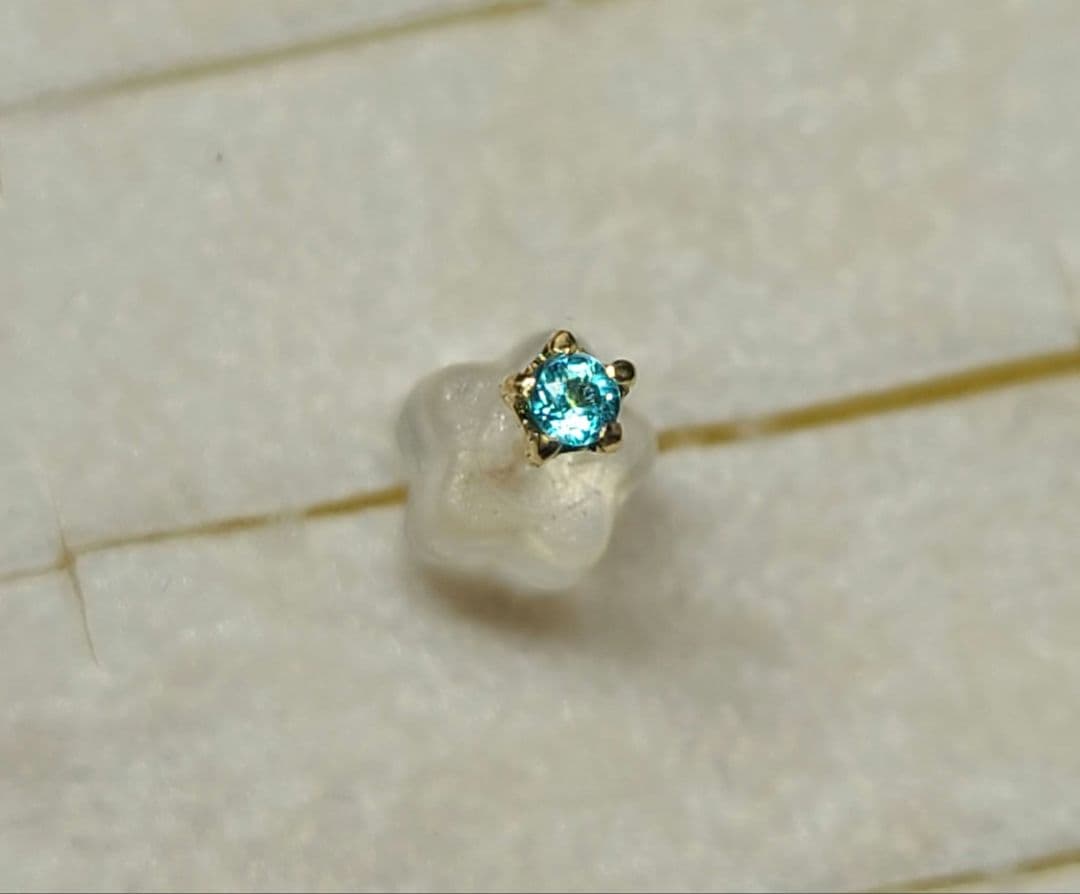 美しいブルーネオンのお星さま★ブラジルバターリャパライバトルマリン18金ピアス★