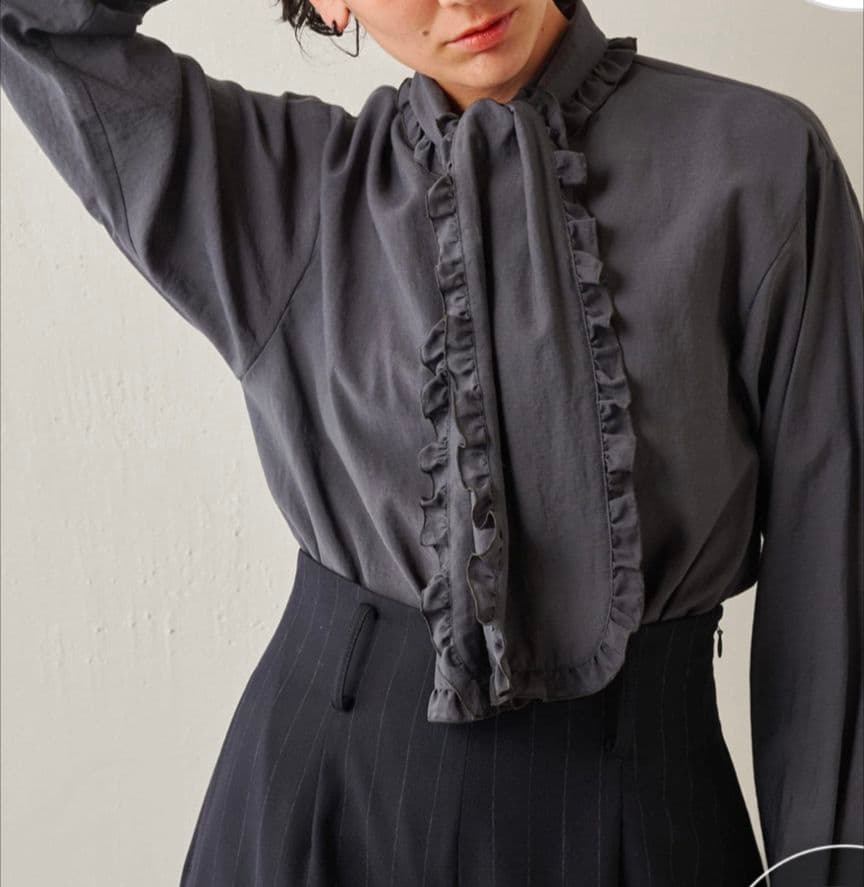 Whim Gazetteウィム ガゼット　フリルボウブラウス