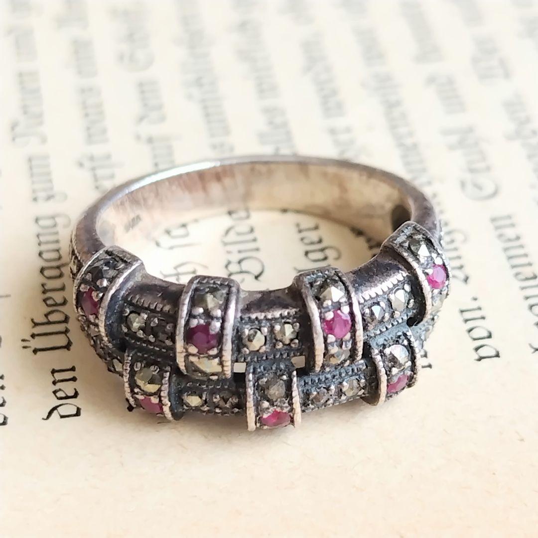 英国ヴィンテージ 925シルバーリング 15.5号 マーカサイト 深紅のストーン