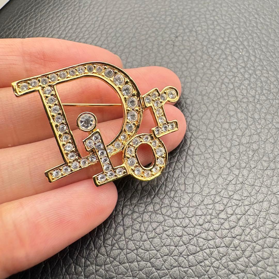 Dior ゴールドロゴブローチ クリスチャンディオール