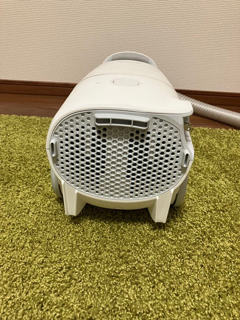 【2023年製】Panasonic紙パック式掃除機　MC-JP860K-W