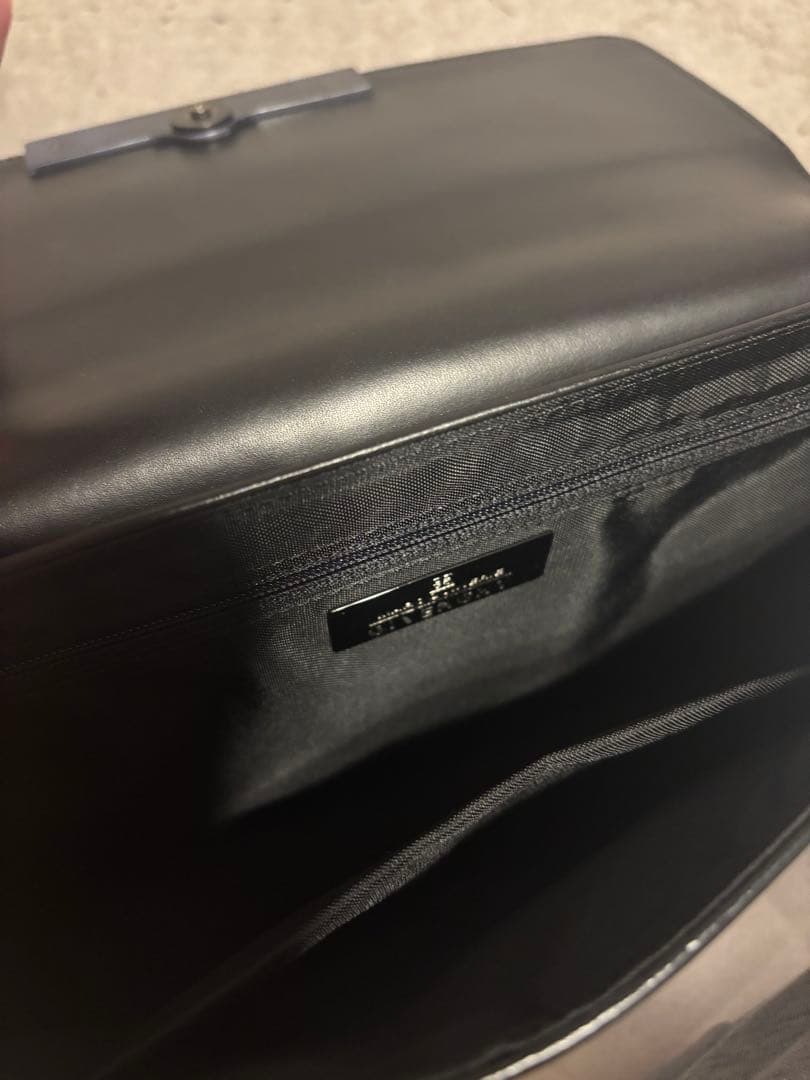 《美品》GIVENCHYブラックショルダーバッグ