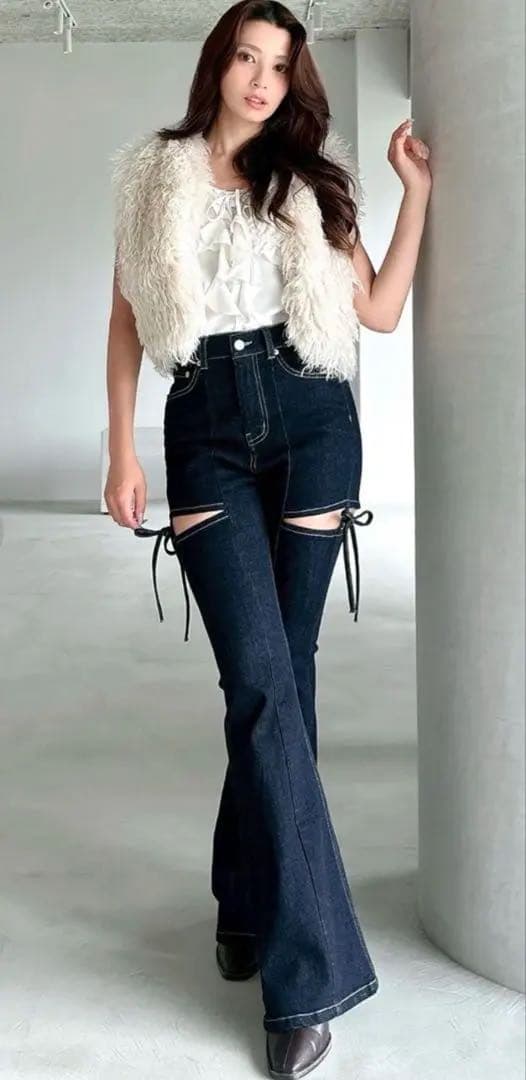 【新品未使用】カットアウトリボンデニムパンツ　リゼクシー