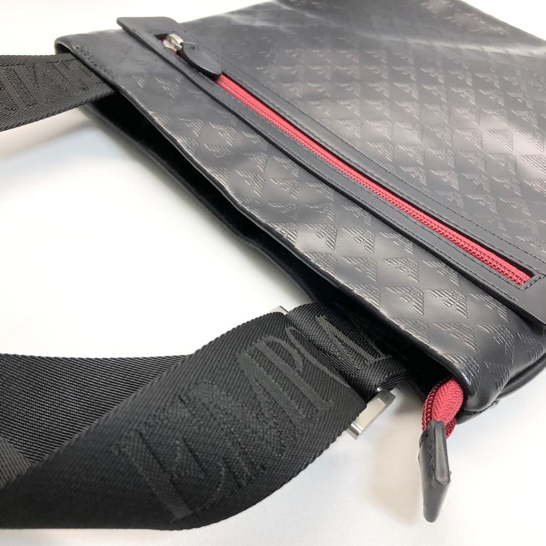 美品✨　EMPORIO ARMANI ショルダーバッグ　薄型　ブラック　レッド