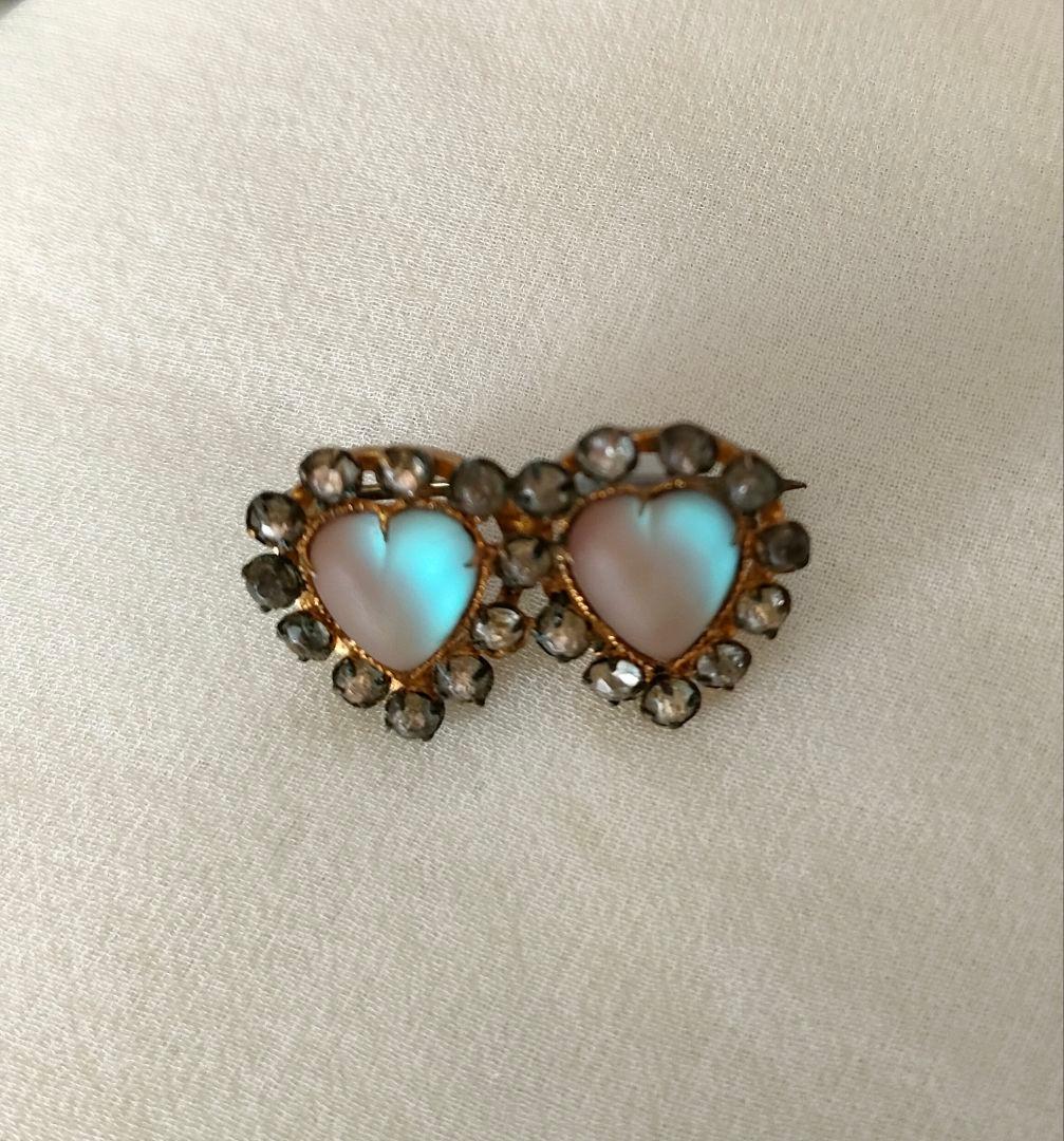 セール19日23時59分まで　サフィレットブローチ　ダブルハートモチーフ