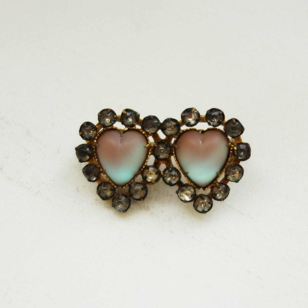 セール19日23時59分まで　サフィレットブローチ　ダブルハートモチーフ