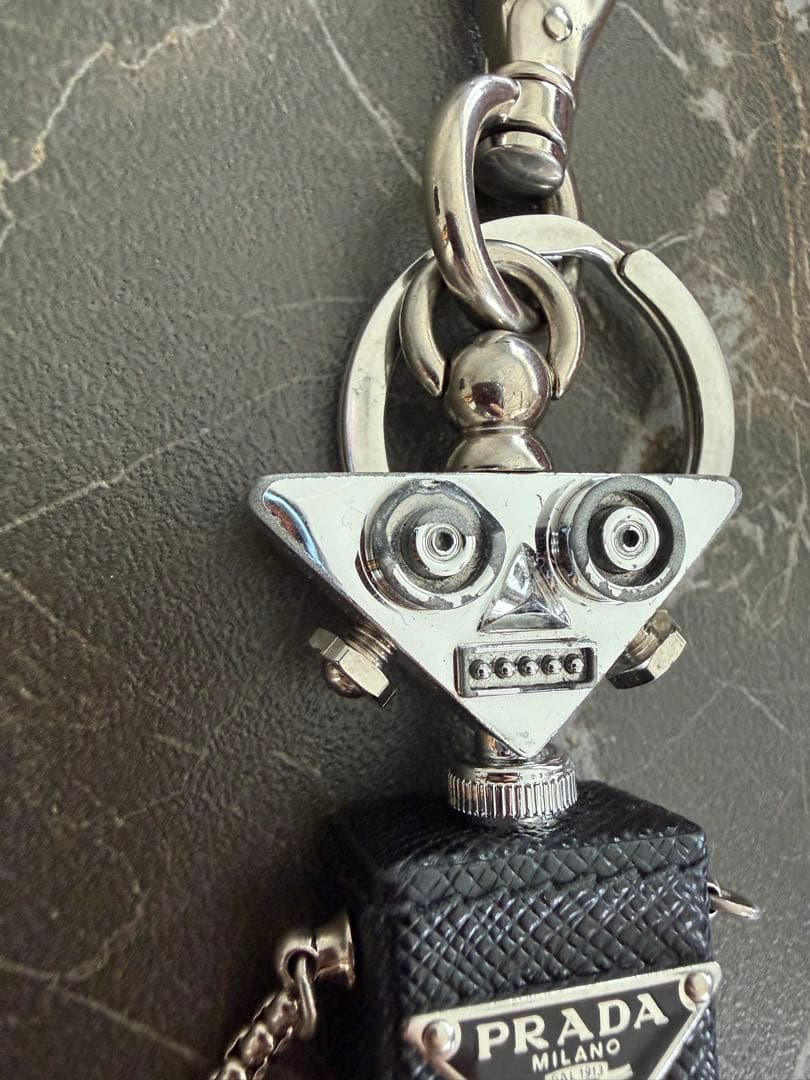 カテナチオ様　PRADAキーリングロボットおまけ付き