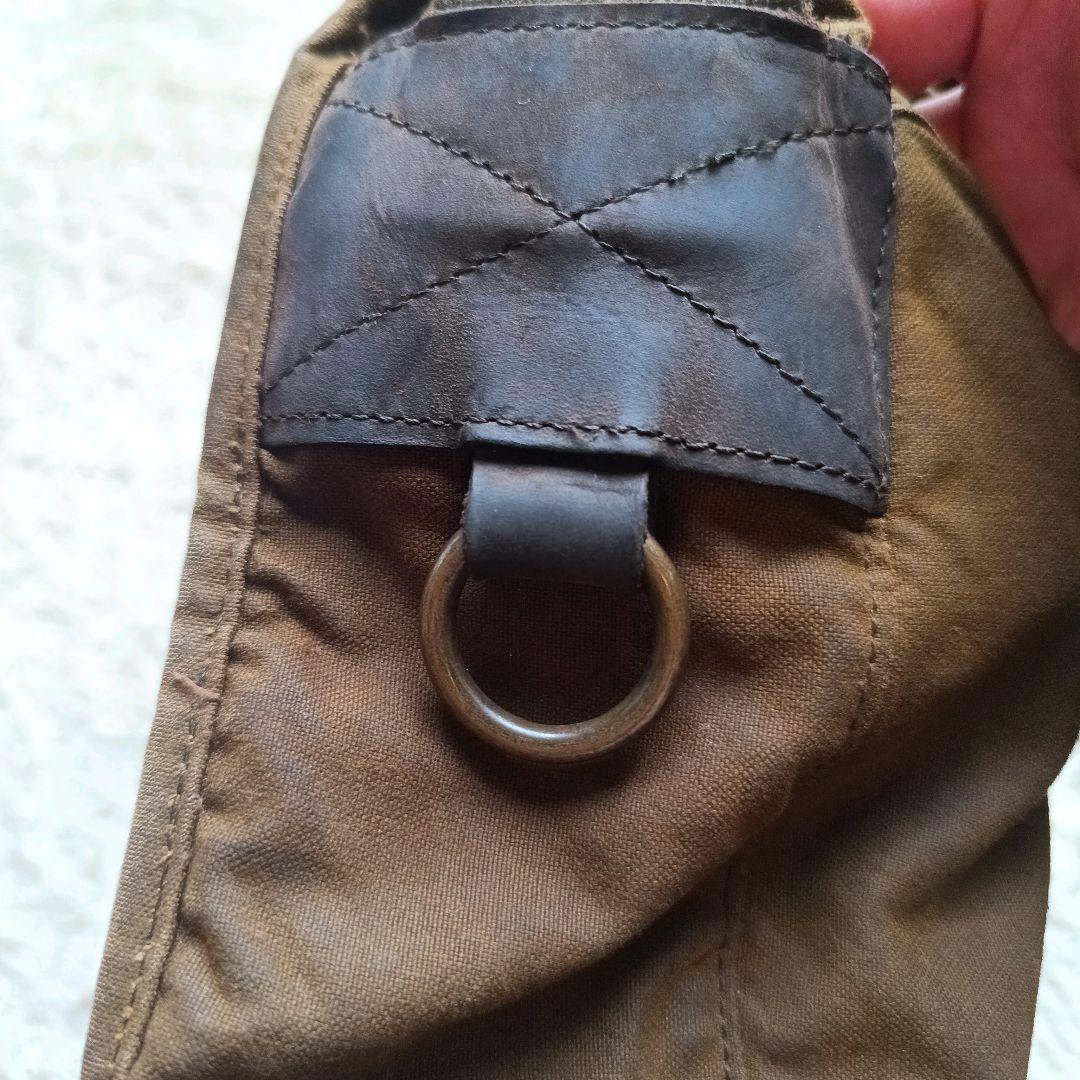 Barbour Tarras ワックス レザー トリム ショルダーバッグ