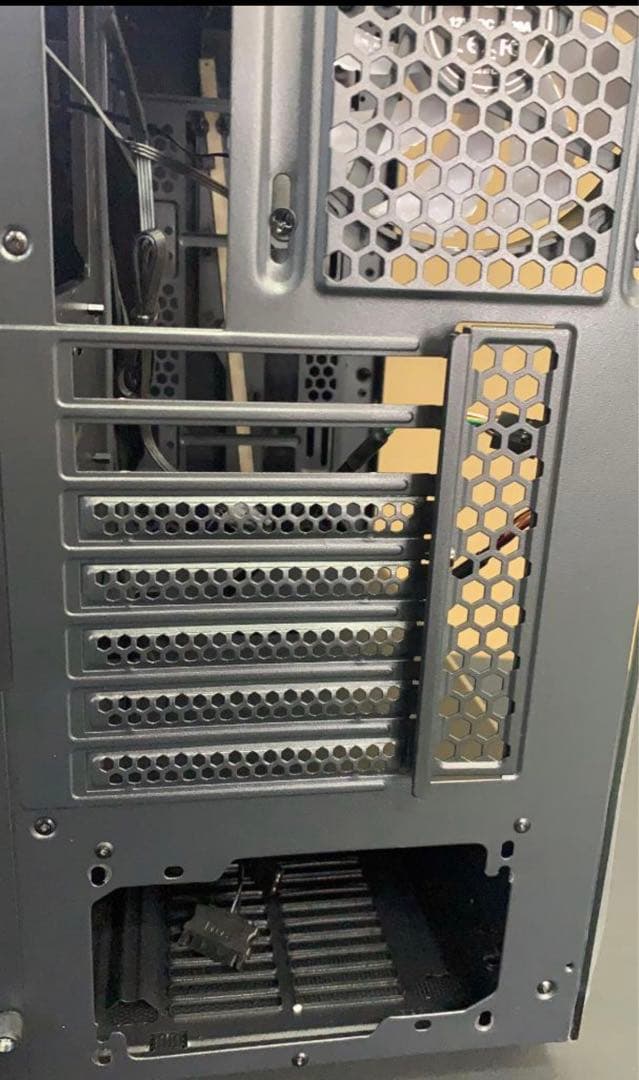 MSI 赤龍MAG VAMPIRIC 010X ミドルタワー 強化ガラスケース