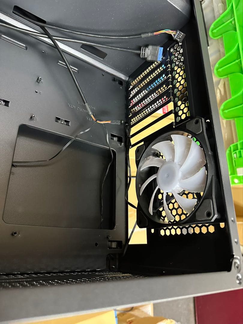 MSI 赤龍MAG VAMPIRIC 010X ミドルタワー 強化ガラスケース