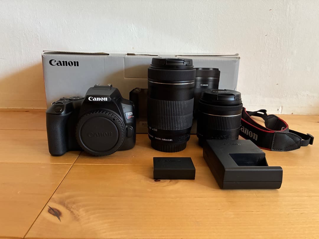 美品Canon EOS Kiss X10 標準&望遠(新品)ダブルレンズkit