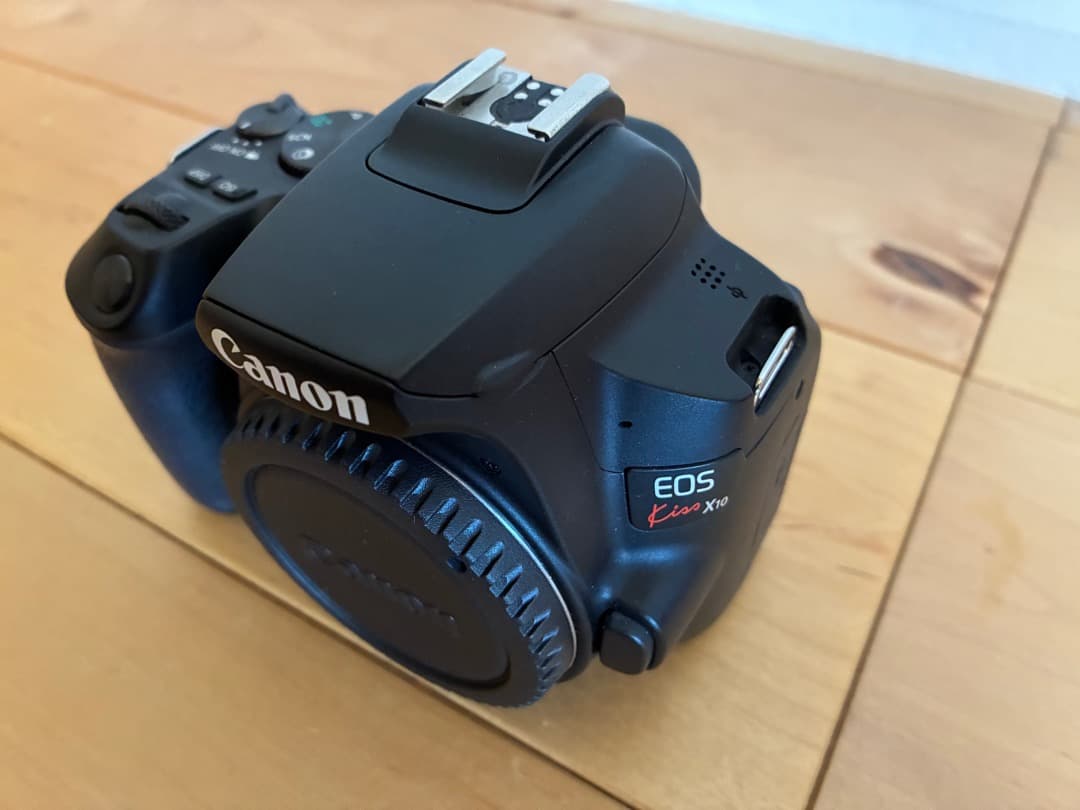 美品Canon EOS Kiss X10 標準&望遠(新品)ダブルレンズkit