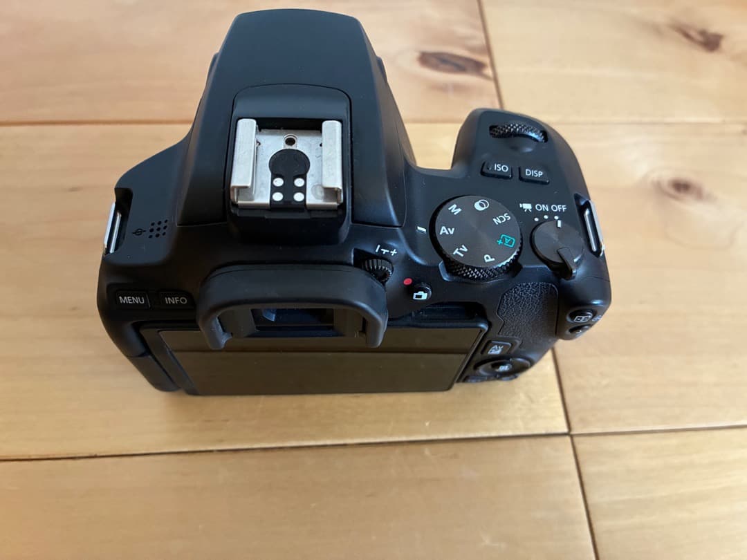美品Canon EOS Kiss X10 標準&望遠(新品)ダブルレンズkit