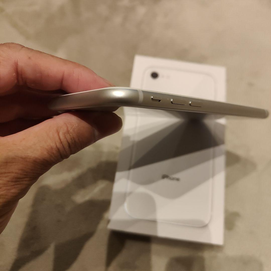「美品」iPhone8　SIMロック解除済　画面割れなし