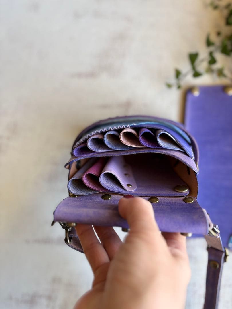 decofierd 手染めラベンダー、ローズ型押の蓋付き大容量シザーケース