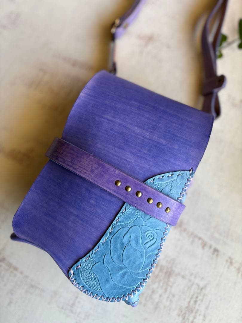 decofierd 手染めラベンダー、ローズ型押の蓋付き大容量シザーケース