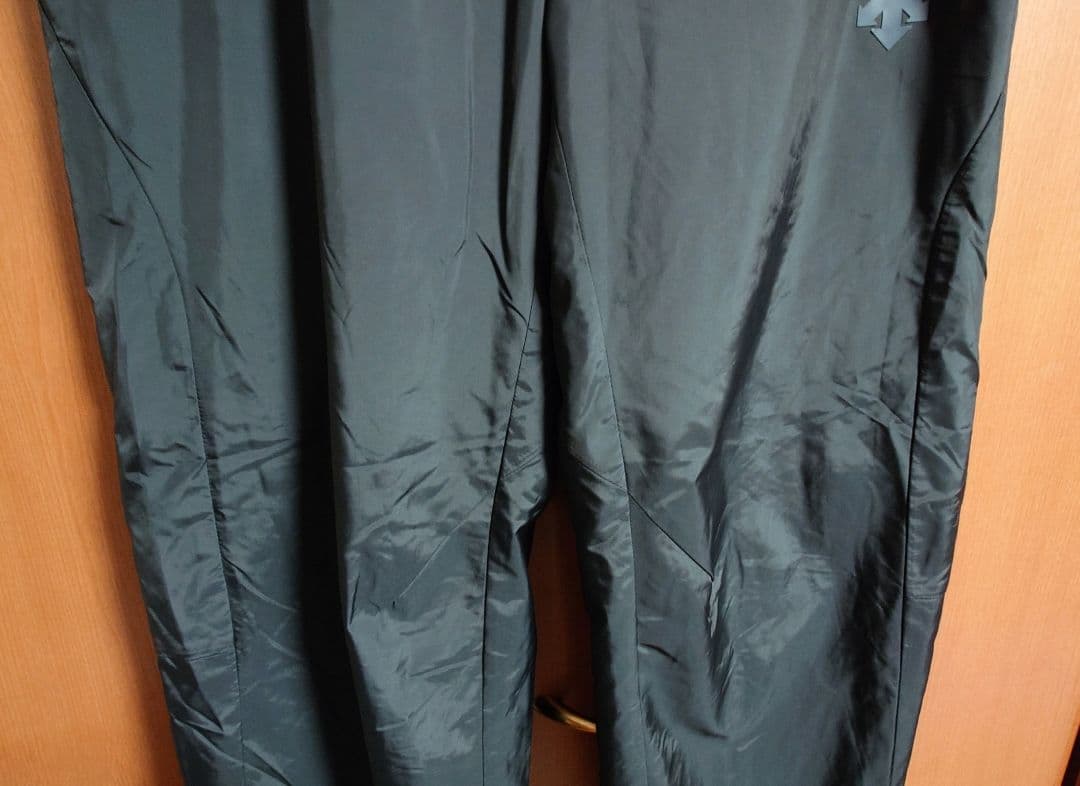 デサント　セットアップ　防寒仕様　中厚　シャカシャカ　黒　Lサイズ