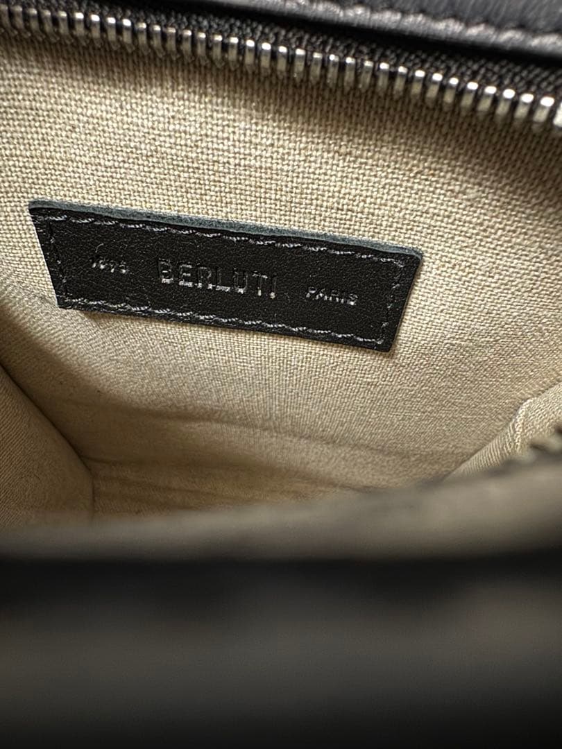 ベルルッティ プルミエジュール ガリバー メッセンジャーバッグ