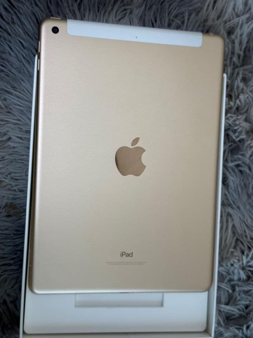 ハ*ィ様 Apple iPad 第5世代 32GB Wi-Fi + Cellul