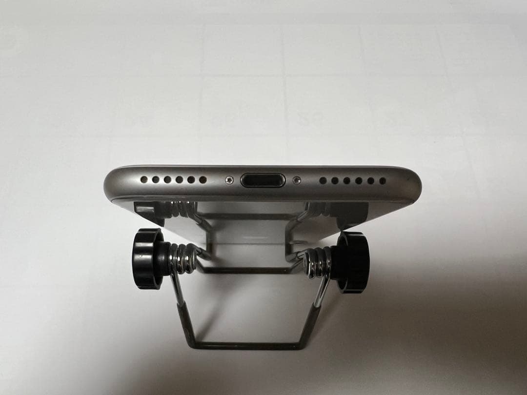 香港版 iPhone8 256GB シルバー SIMフリー 美品