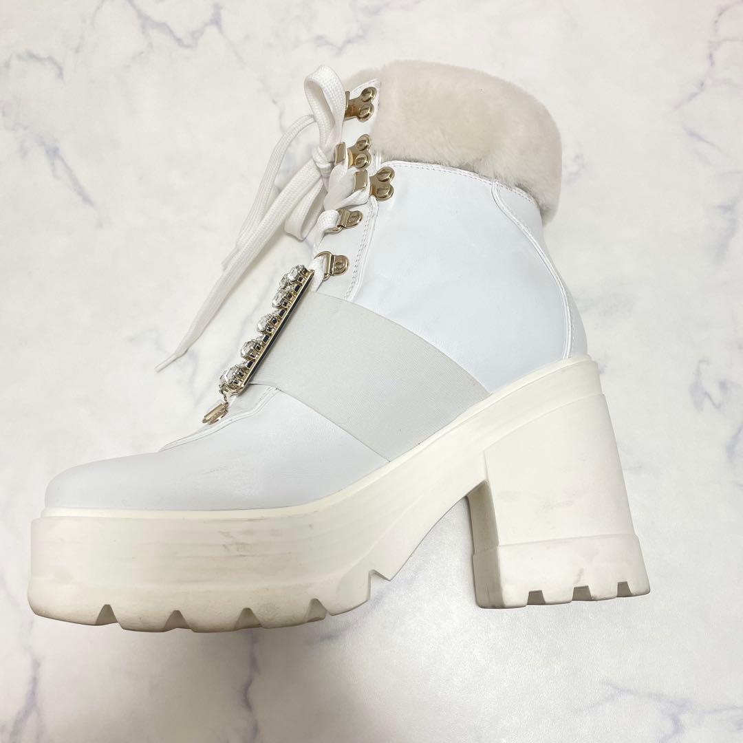 プ*読様 ロジェヴィヴィエ ビジュー ホワイト Roger Vivier ファー