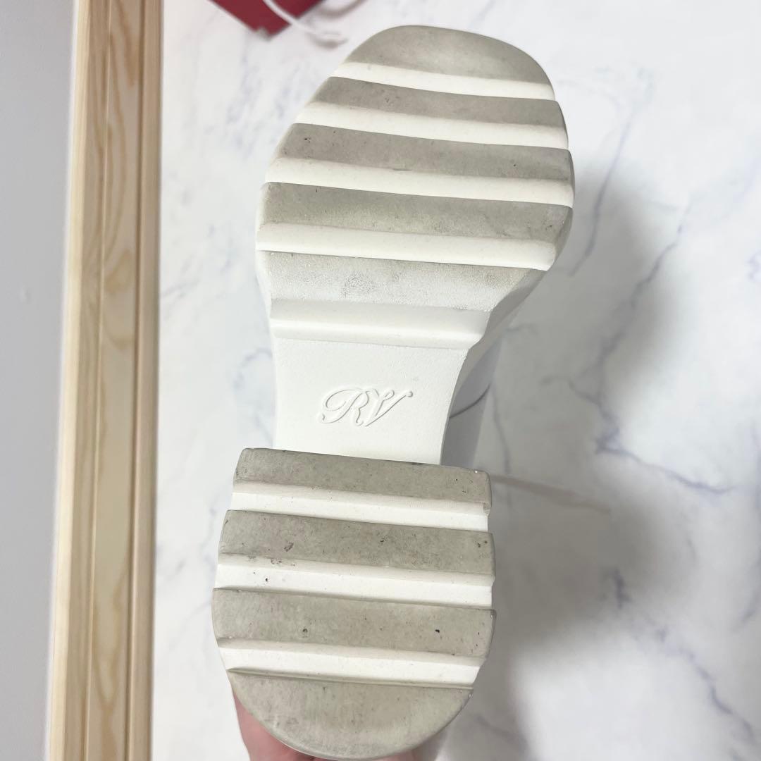 プ*読様 ロジェヴィヴィエ ビジュー ホワイト Roger Vivier ファー