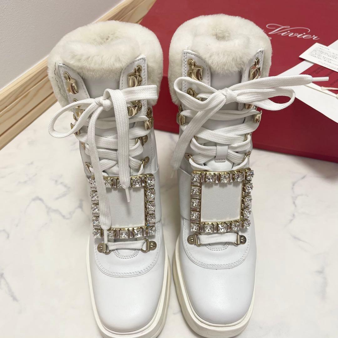 プ*読様 ロジェヴィヴィエ ビジュー ホワイト Roger Vivier ファー