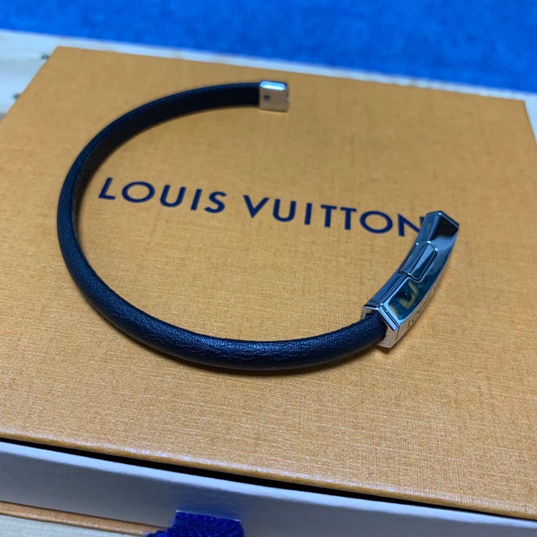 LOUIS VUITTON 黒 レザーブレスレット
