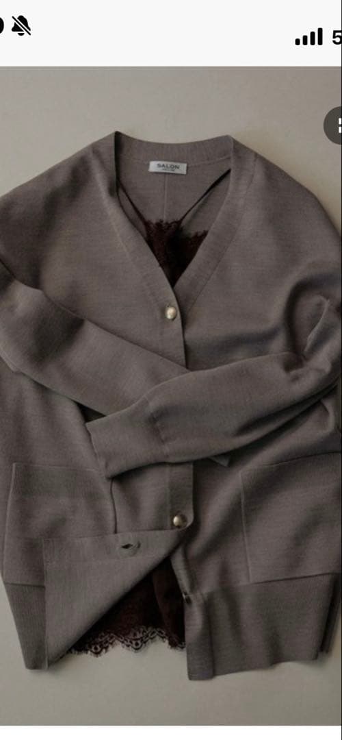 ウールVネック金ボタンカーディガン