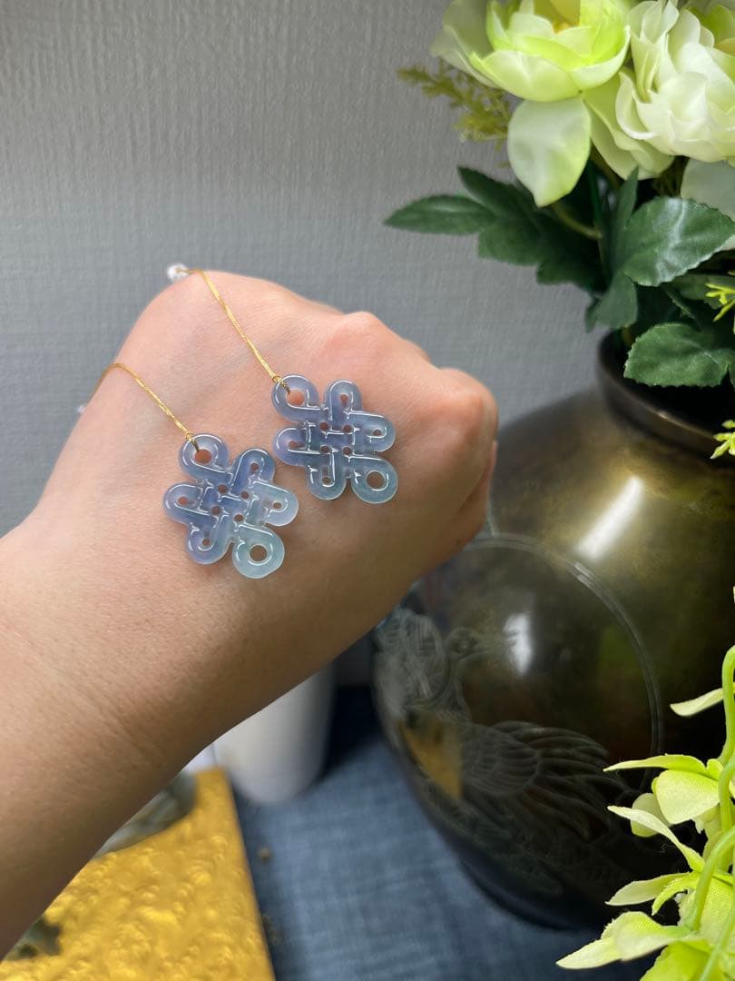 特選品‼️限定❣️希少品、高氷種儚い妖紫色18k中国結ピアス　鑑定書付き