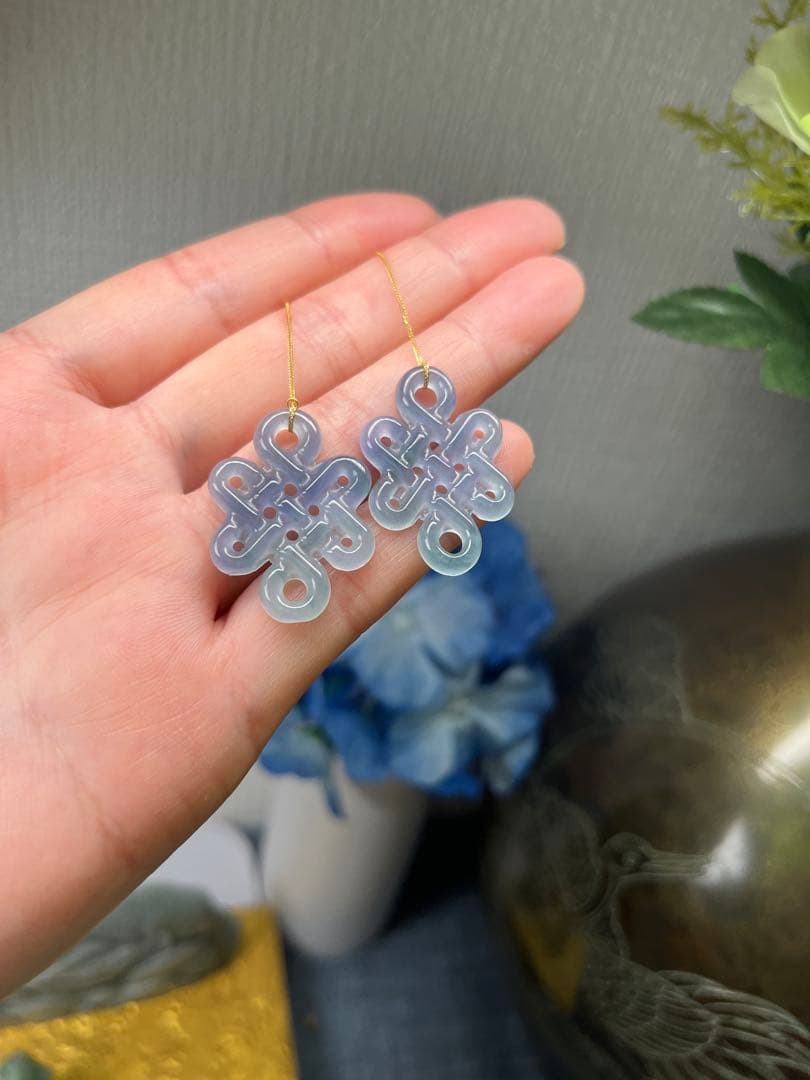 特選品‼️限定❣️希少品、高氷種儚い妖紫色18k中国結ピアス　鑑定書付き