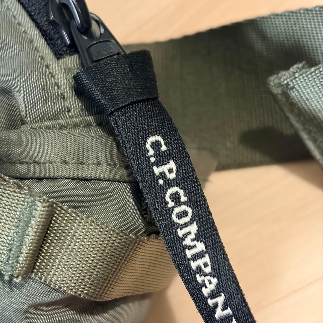 美品 C.P. COMPANY ボディバッグ レンズ付き シェルポーチ オリーブ