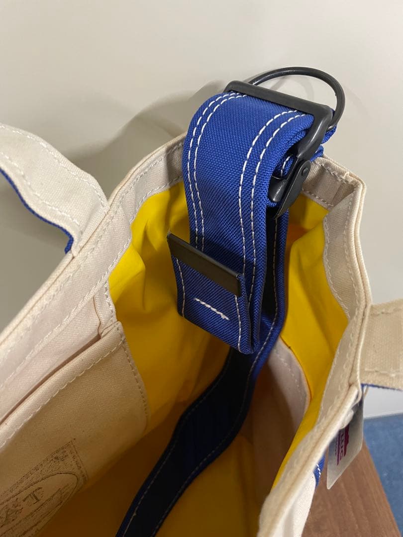 BLUE LUG TOTE BAG (White X Blue）