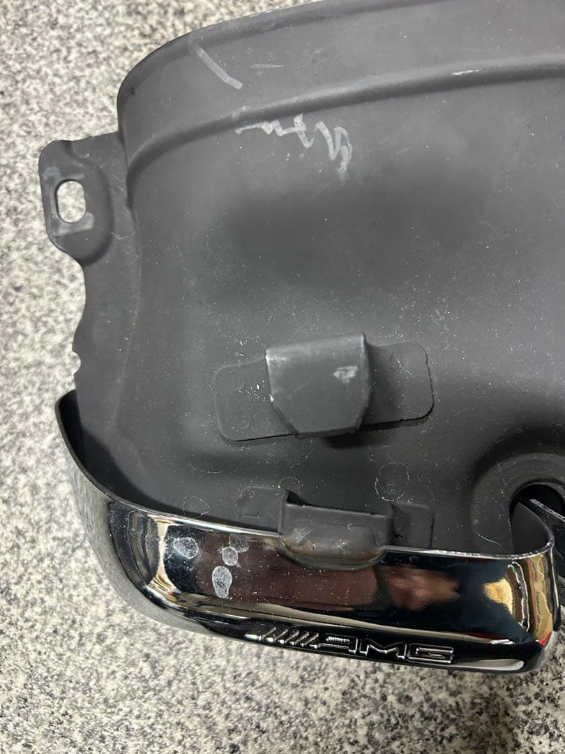 a*a様 メルセデスベンツ　AMG 純正マフラーカッター？