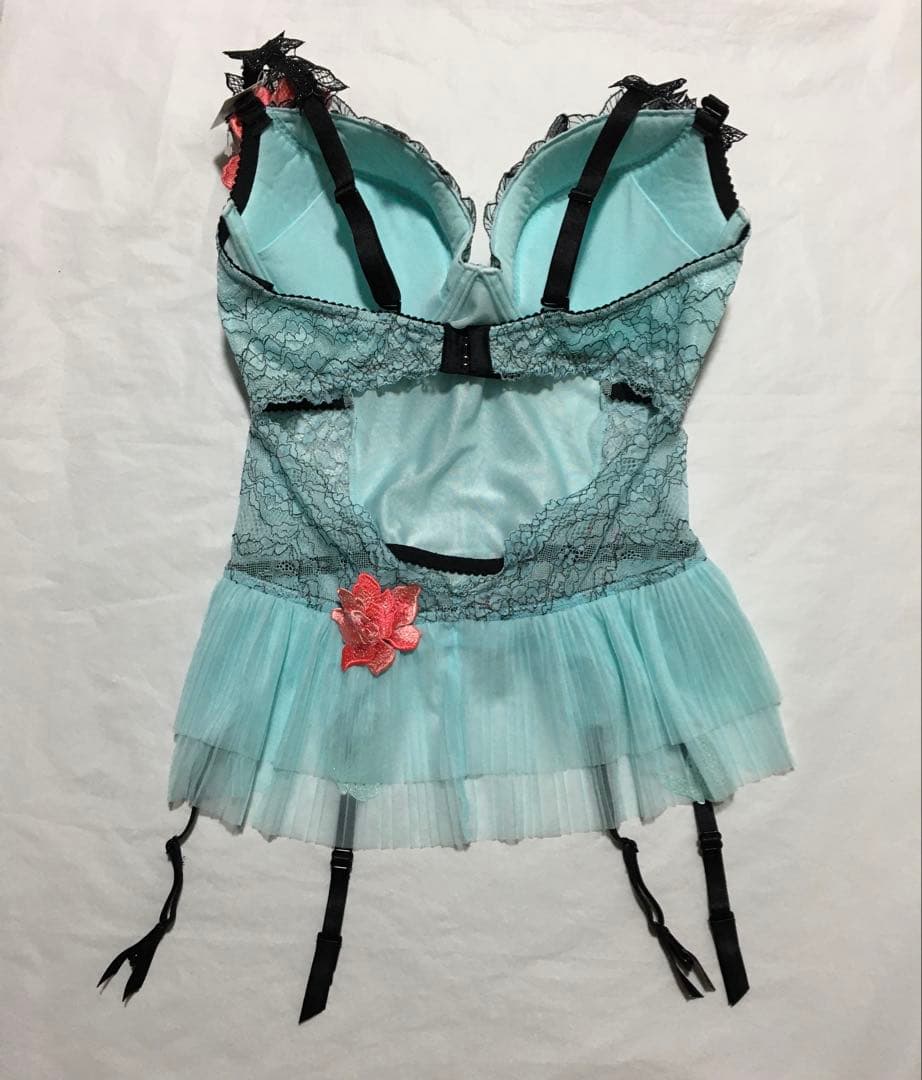 新品　ワコール　サルート 83G スリーインワン F75 40周年限定