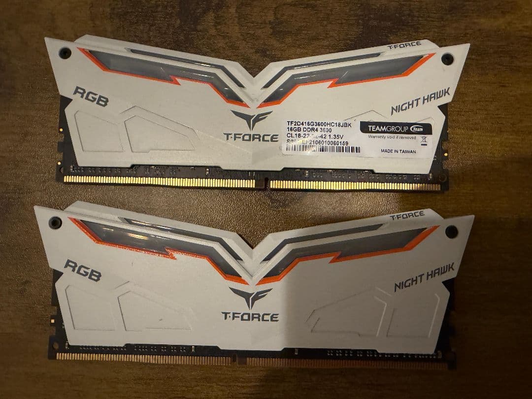 メモリー 32 GB TEAMGROUP NIGHT HAWK DDR4 RAM RGB