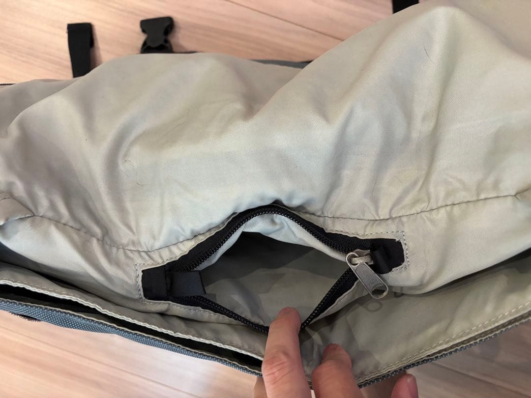 patagonia メッセンジャーバッグ ハーフマス　グレー