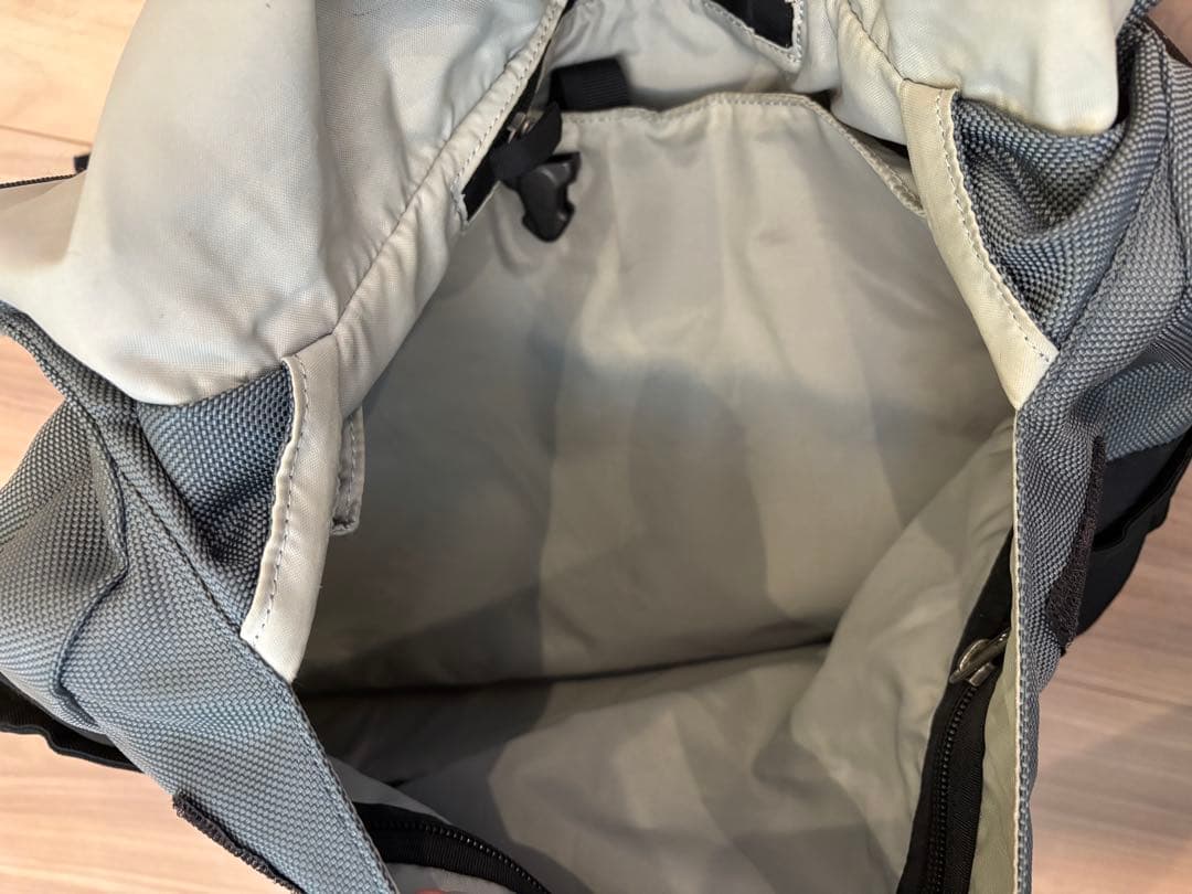 patagonia メッセンジャーバッグ ハーフマス　グレー