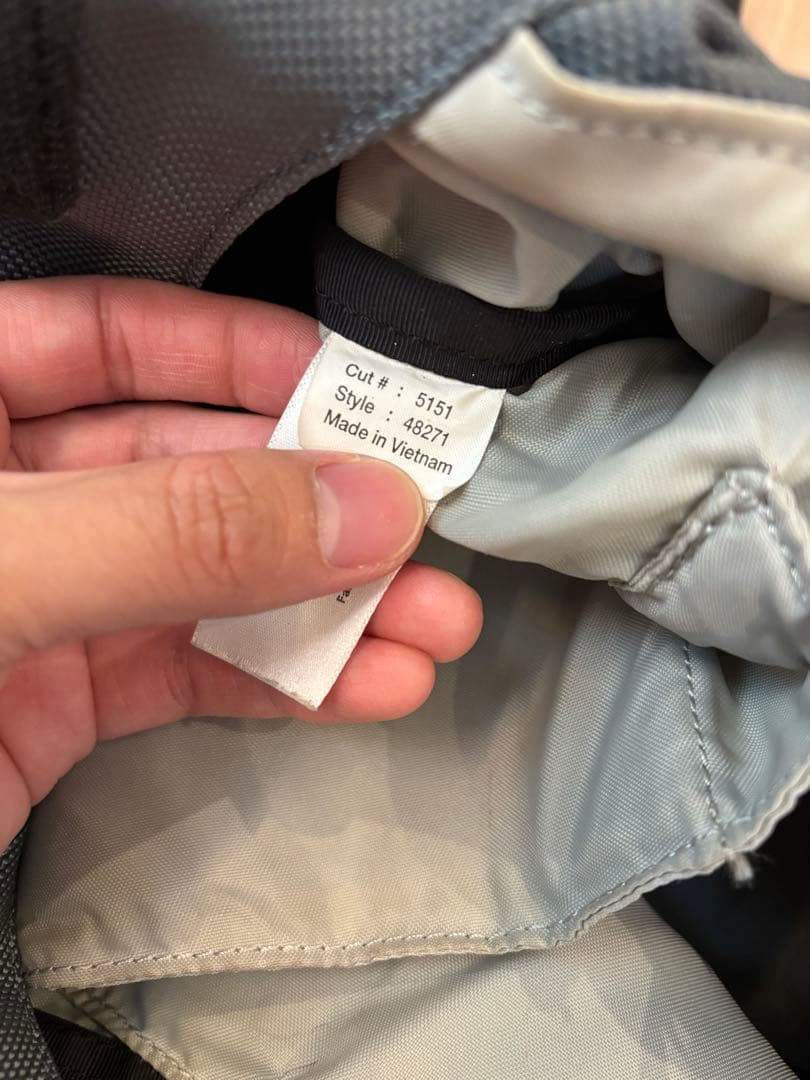 patagonia メッセンジャーバッグ ハーフマス　グレー